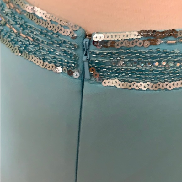 Elegant teal open back two piece - Picture 6 of 7